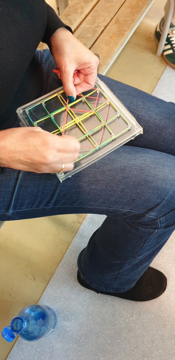 ChristelleLerda's tweet image. Faire vivre la démarche du triptyque d'apprentissage en mathématiques avec les Geoplans 🔷️🔻 La résolution de problème en géométrie, c'est puissant ! 🟨🔶️
#planmaths #geometrie @lucas_nadege @AcademieNice @circodecogolin