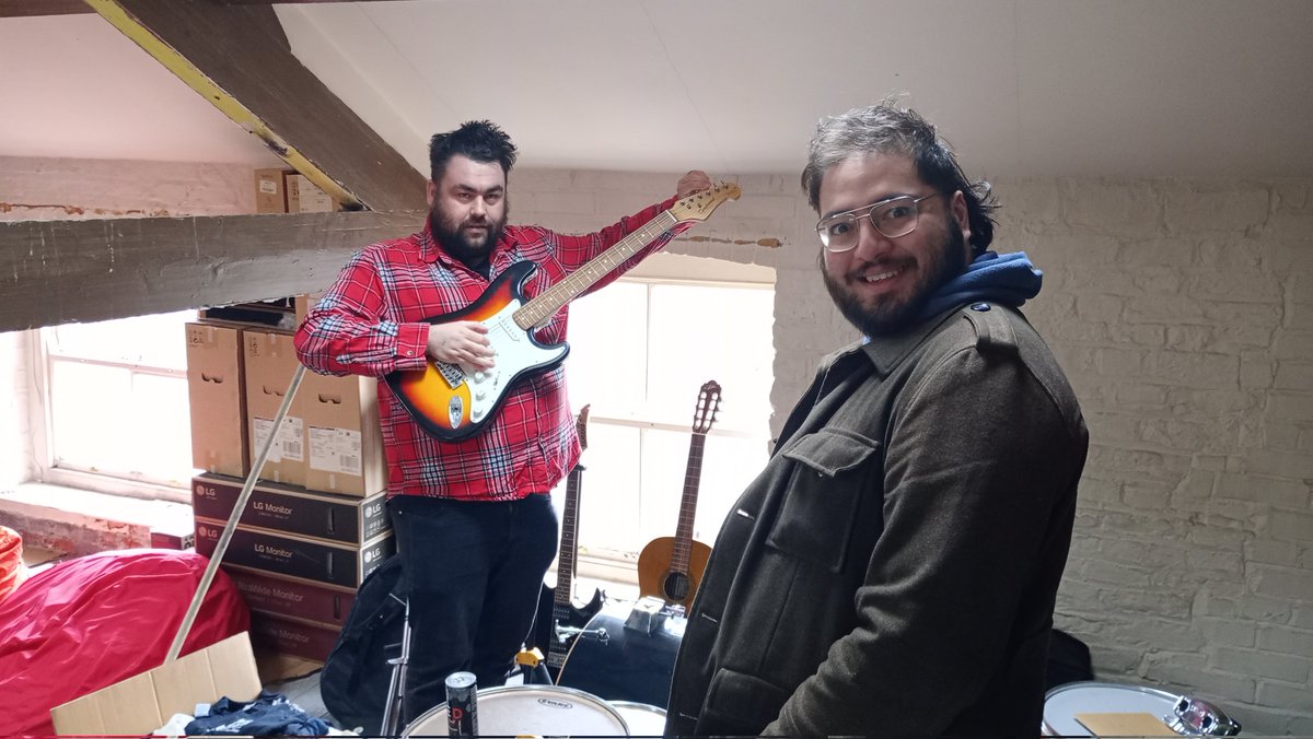 MrBigfootUK's tweet photo. What is going on here? https://t.co/FNgpBuLgX1