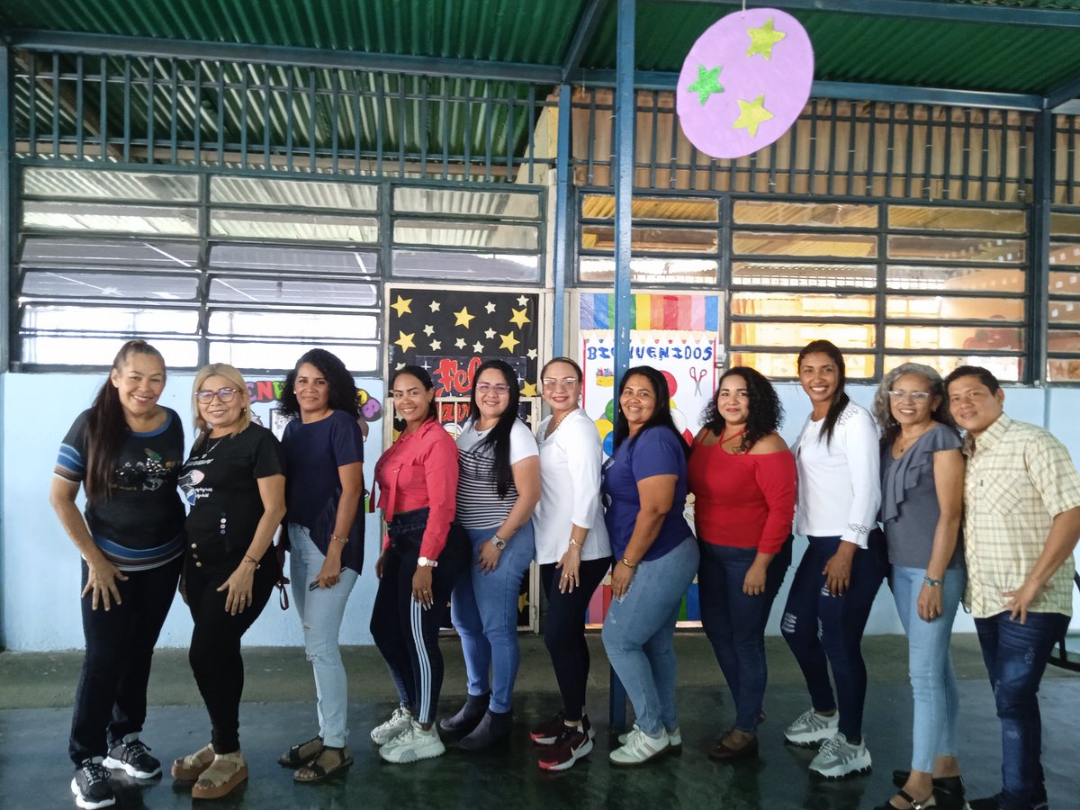 reydimar03's tweet photo. Compartir de fin de año con mi sección de Especialización en Educación Especial, cohorte 2024. https://t.co/EiX4073Ikb