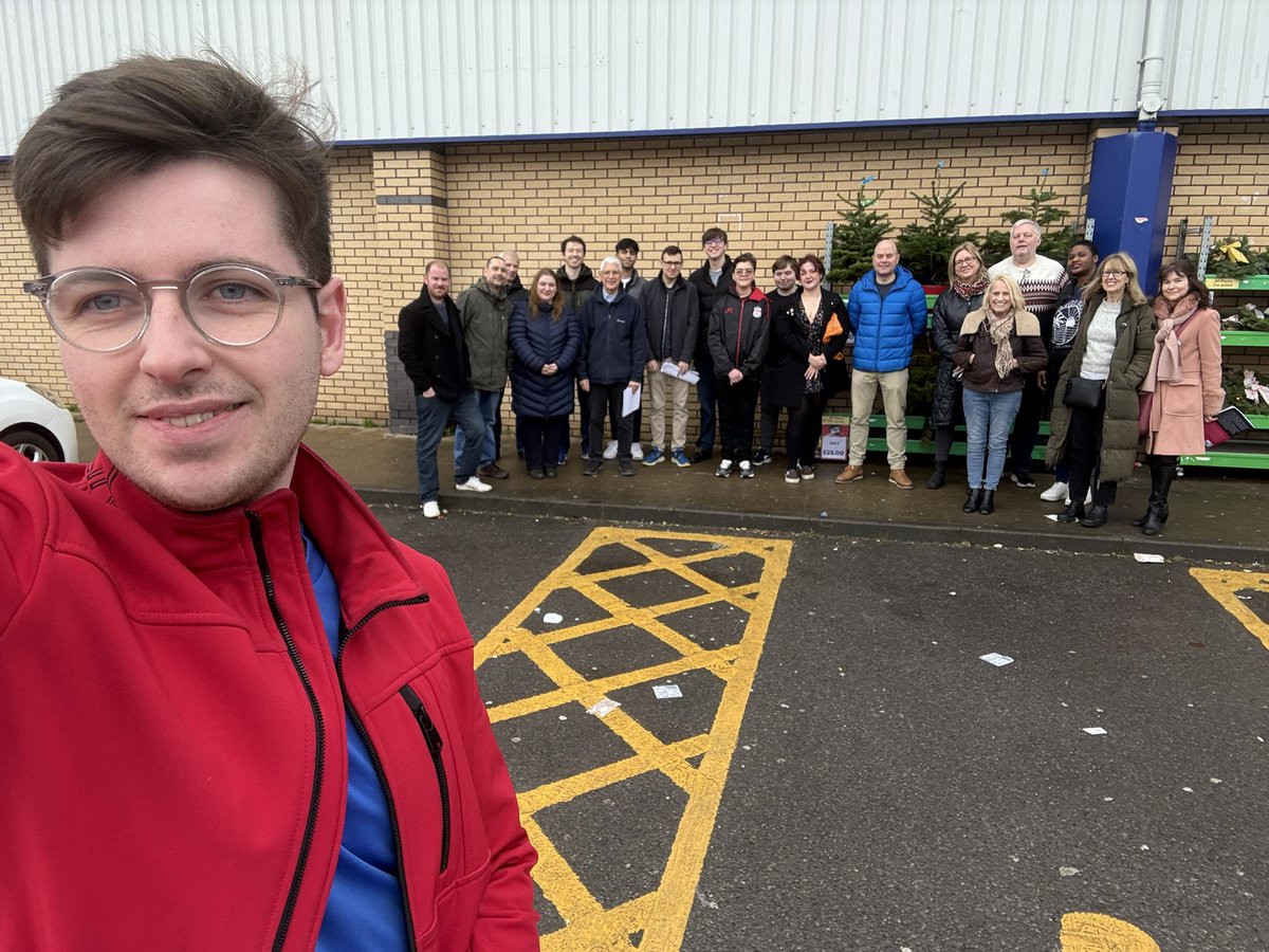 harrydoyle96's tweet image. Big @LiverpoolLabour team out today across Much Woolton &amp;amp; Hunts Cross.

Following the resignation of a Lib Dem Councillor, there will be a by-election. The other councillor quit the Lib Dems.

People are asking, what is going on with the Liverpool Lib Dems 🤷🏻‍♂️ #UnseriousLeadership