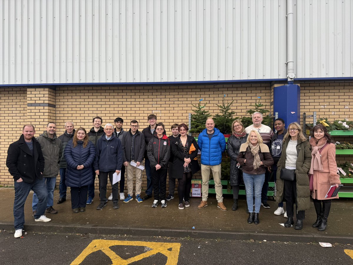 harrydoyle96's tweet image. Big @LiverpoolLabour team out today across Much Woolton &amp;amp; Hunts Cross.

Following the resignation of a Lib Dem Councillor, there will be a by-election. The other councillor quit the Lib Dems.

People are asking, what is going on with the Liverpool Lib Dems 🤷🏻‍♂️ #UnseriousLeadership