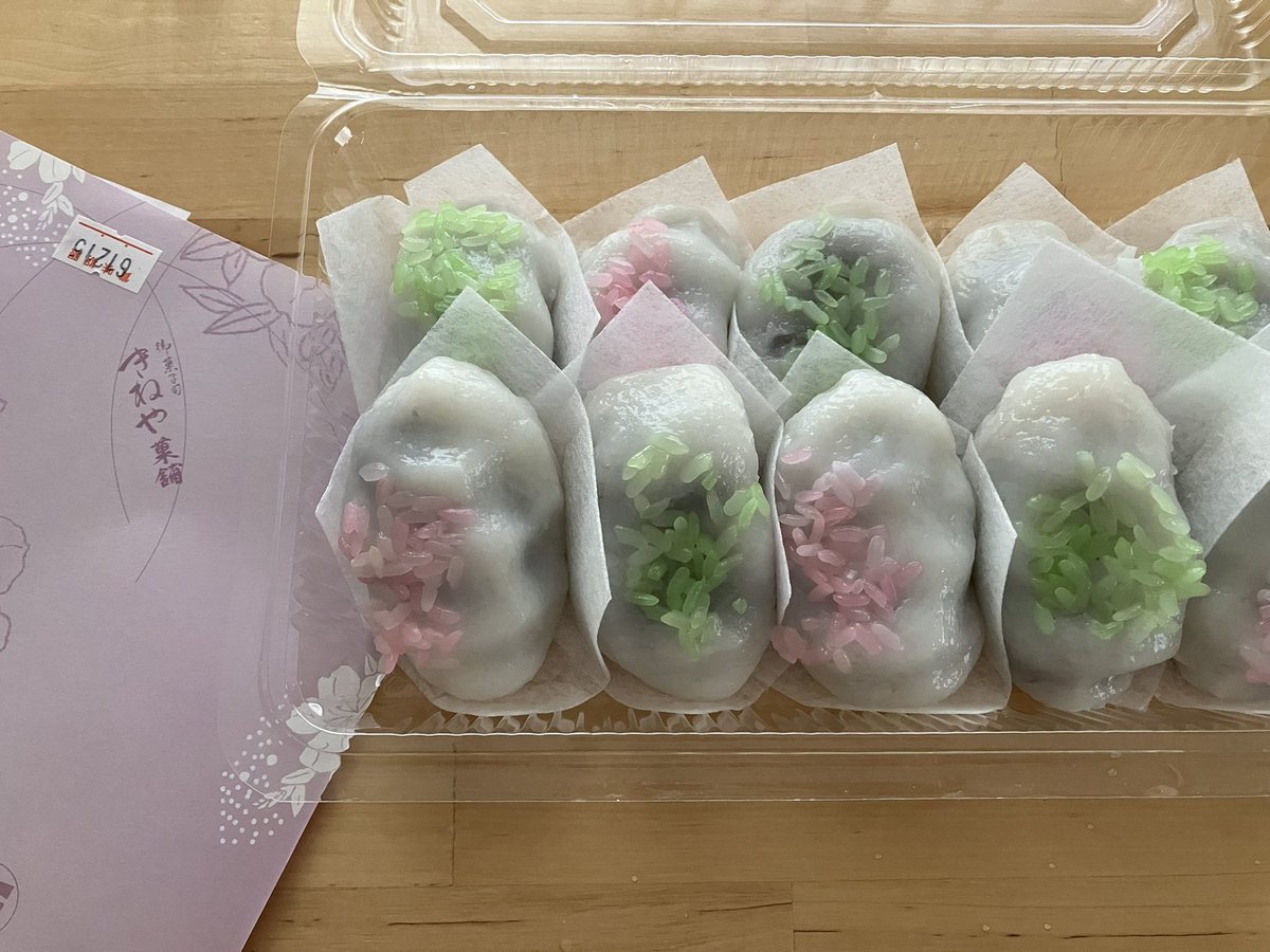 FreshOranges19's tweet photo. 1年に3日しか買えないお饅頭。お餅がちょっぴり塩味で餡子が入っててあっさりしてて美味しかった😋
#きねや菓舗 https://t.co/OX58KBRrbi