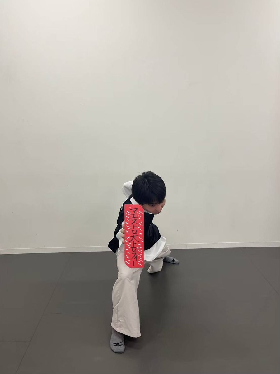 マエストロ2024第2弾

💫マエストロ 大トロwithト中トロ💫

本番まであと4️⃣日！！！
今回も出入りは自由！好きな時にお越しなさってくださいね☆
優勝するのは、マエストロになるのは、誰だー‼️‼️❓❓❓

写真は
ゼッケン番号5番  あずき
ゼッケン番号4番  えこ
と……𝐵𝐼𝐺 大トロフィー✨️
