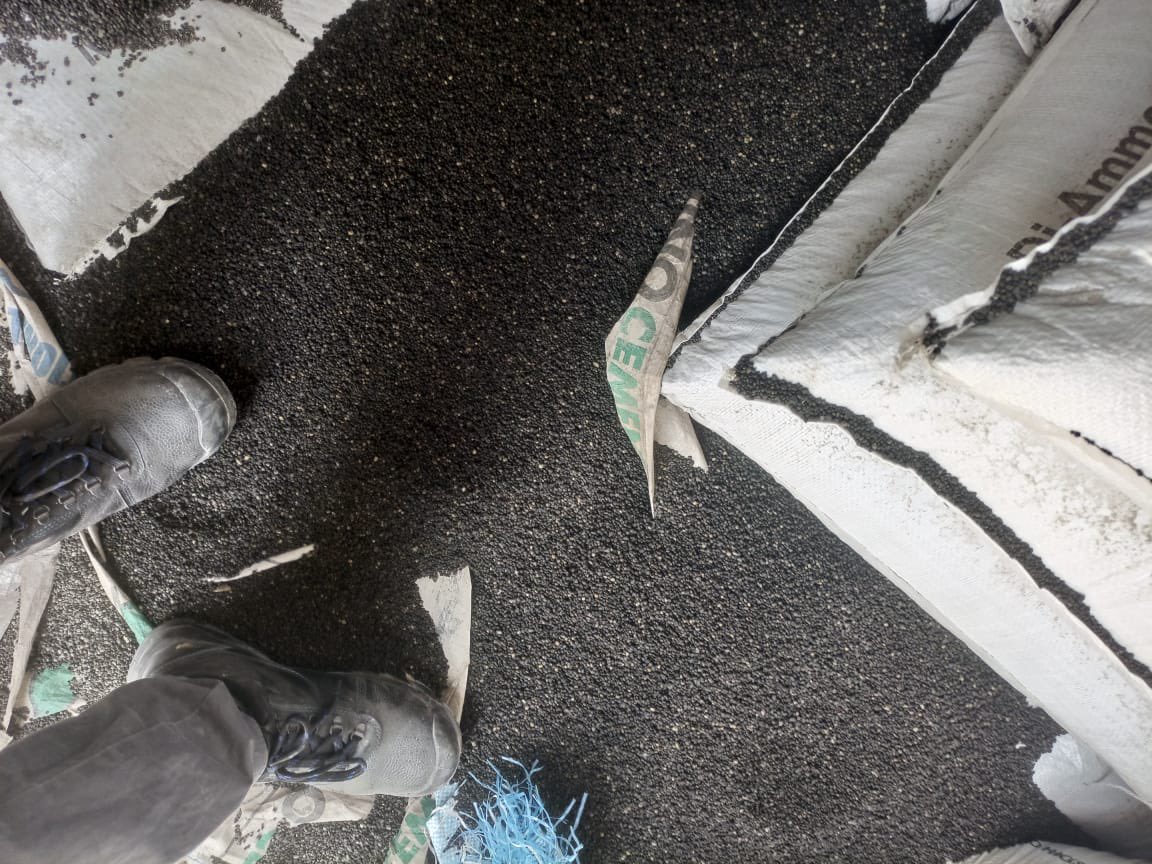 Inside one Devkis godowns in Lukenya,Where he recently opened Maisha Mabati,lies Tonnes of fake fertlizer. This is where Ruto hides it. The contract to supply this fake fertilizer was given to a company called Maping. Devki and Ruto are very big crooks working together