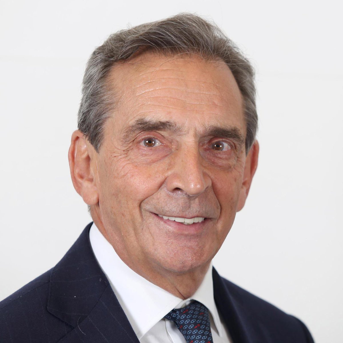 2024 empezaba con un duro enero en el que decíamos adiós a César Alierta y se despide con un frío diciembre que se lleva a Javier Echenique, vicepresidente de Telefónica, referente empresarial y amigo. Son muchos los recuerdos de un año imposible de olvidar y de muchos años en el