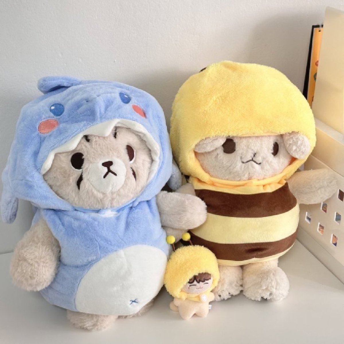 พร้อมส่ง ชุดฉลาม , ผึ้ง 40 cm : 345 บาท
เหลืออย่างละ 2 

ผึ้ง 10 cm 215 บาท
#ชุดตุ๊กตา #ชุดตุ๊กตา40cm