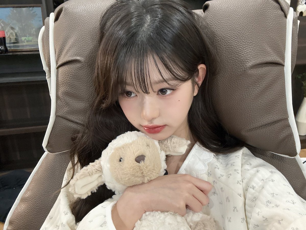IVE_twt's tweet photo. 양이랑🤍

#IVE #아이브
#JANGWONYOUNG #장원영 https://t.co/ELMfjOl1Yi