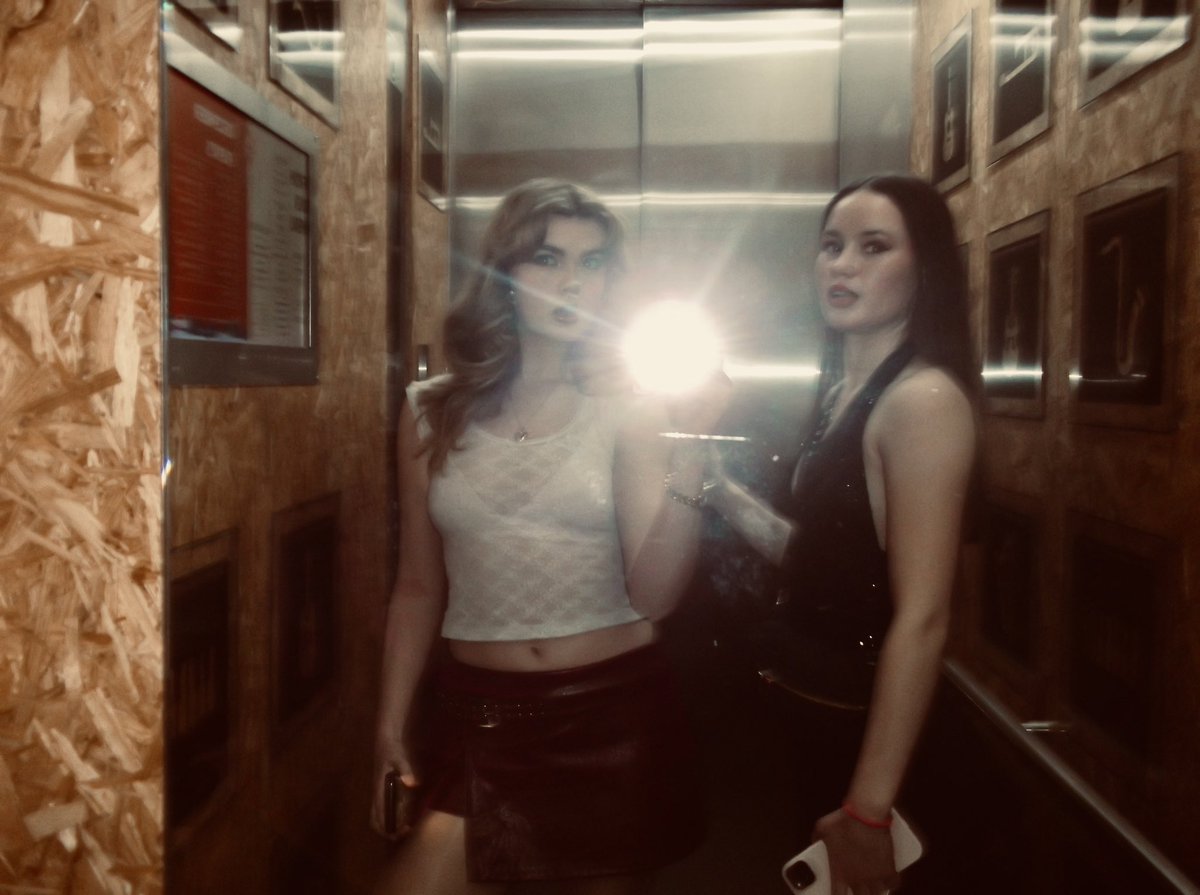 hope het grote enjoyed watching the photo shoot, using this as an excuse to post these 😙