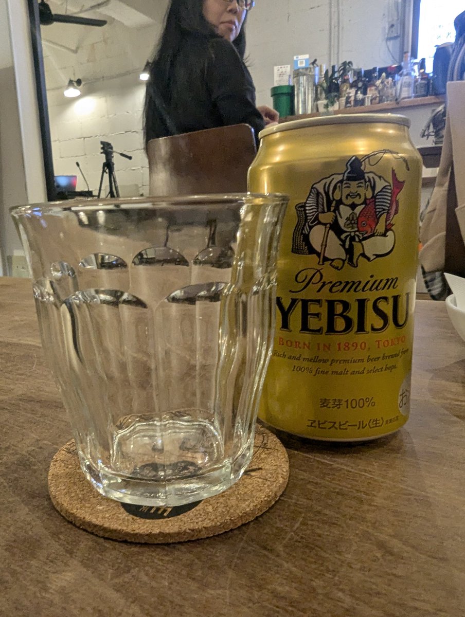 tunao011's tweet image. 工藤友美さんのお酌でヱビスを呑むー(・ω・)
#KCAFE