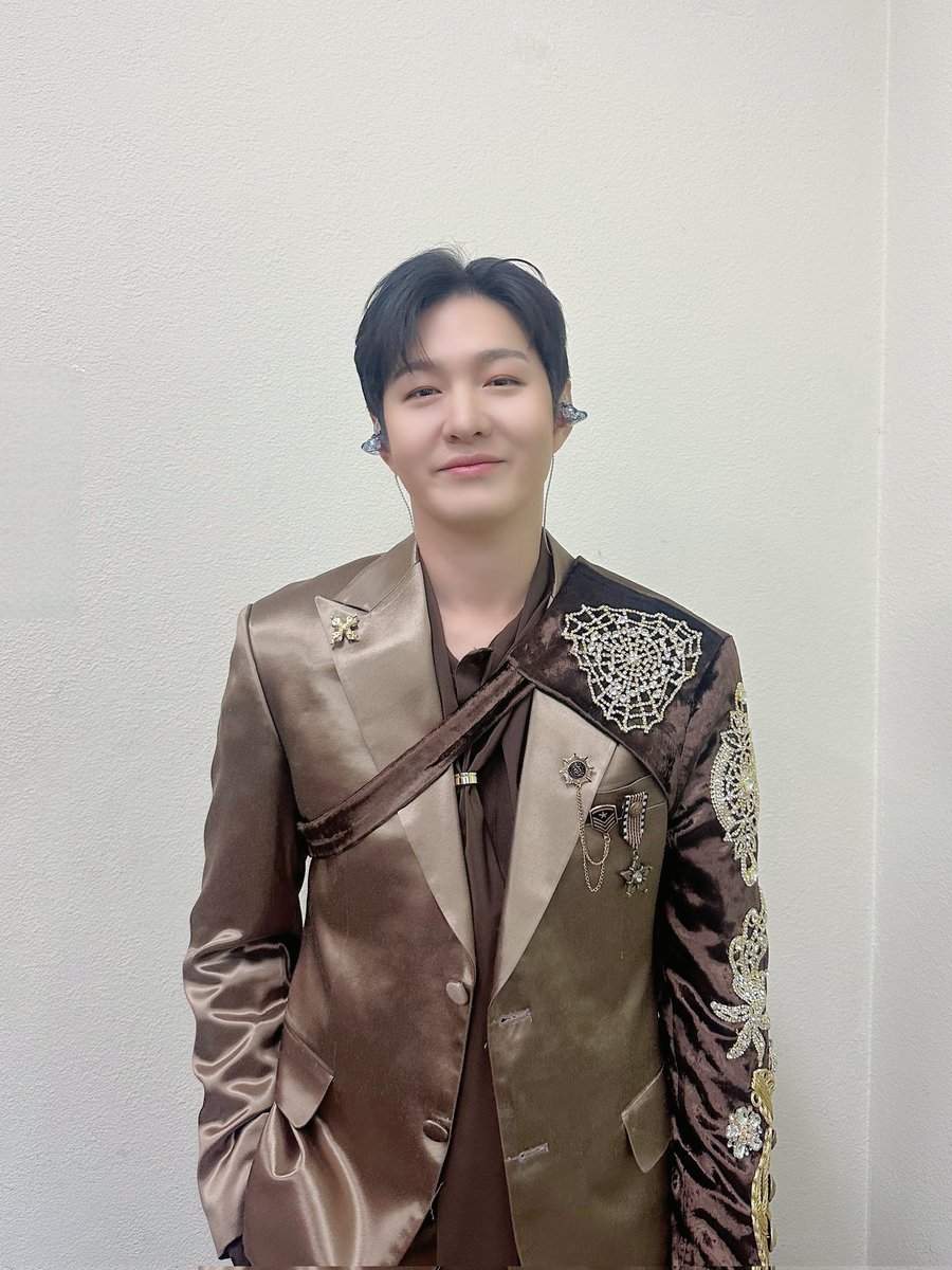LeeCS_Official's tweet photo. [📸] ✨이창섭 단독 콘서트 〈#TheWayfarer〉 부산✨

🐶.oO(부산 멜로디〰 모두 소리 질러‼️ )

주말���안 함께 노래한 zz6섭 군과 멜로디🤍

덕분에 웃음과 감동으로 꽉 채워진
부산 여행이었습니다 (ᐢ ‘ᵕ’ ᐢ )

그럼 또 다음 여행지에서 다시 만나요.ᐟ.ᐟ ς(>‿<.)

#이창섭 #LEECHANGSUB https://t.co/hw6rljuYrU
