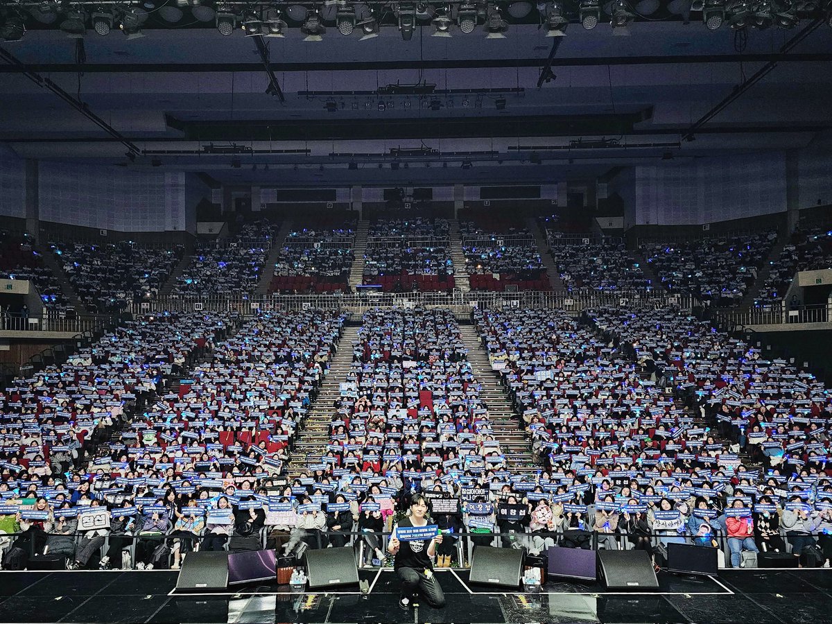 LeeCS_Official's tweet photo. [📸] ✨이창섭 단독 콘서트 〈#TheWayfarer〉 부산✨

🐶.oO(부산 멜로디〰 모두 소리 질러‼️ )

주말���안 함께 노래한 zz6섭 군과 멜로디🤍

덕분에 웃음과 감동으로 꽉 채워진
부산 여행이었습니다 (ᐢ ‘ᵕ’ ᐢ )

그럼 또 다음 여행지에서 다시 만나요.ᐟ.ᐟ ς(>‿<.)

#이창섭 #LEECHANGSUB https://t.co/hw6rljuYrU