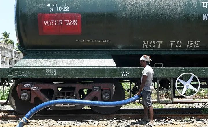 Ferrocarriles y equidad hídrica:

¿Cómo pueden contribuir los trenes cisterna en el abastecimiento de agua a los poblados de Chile?

Nuestros socios <a href="/arieIIopez/">Ariel López</a> y <a href="/mikado_712/">Rodrigo Chávez</a> proponen usar la red ferroviaria como distribuidor de agua desalinizada del mar blog.institutoferroviario.cl/ferrocarriles-…