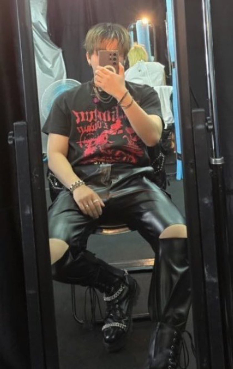changbinfiles's tweet photo. oh he's CRAZY. https://t.co/aVc6YX5nRv