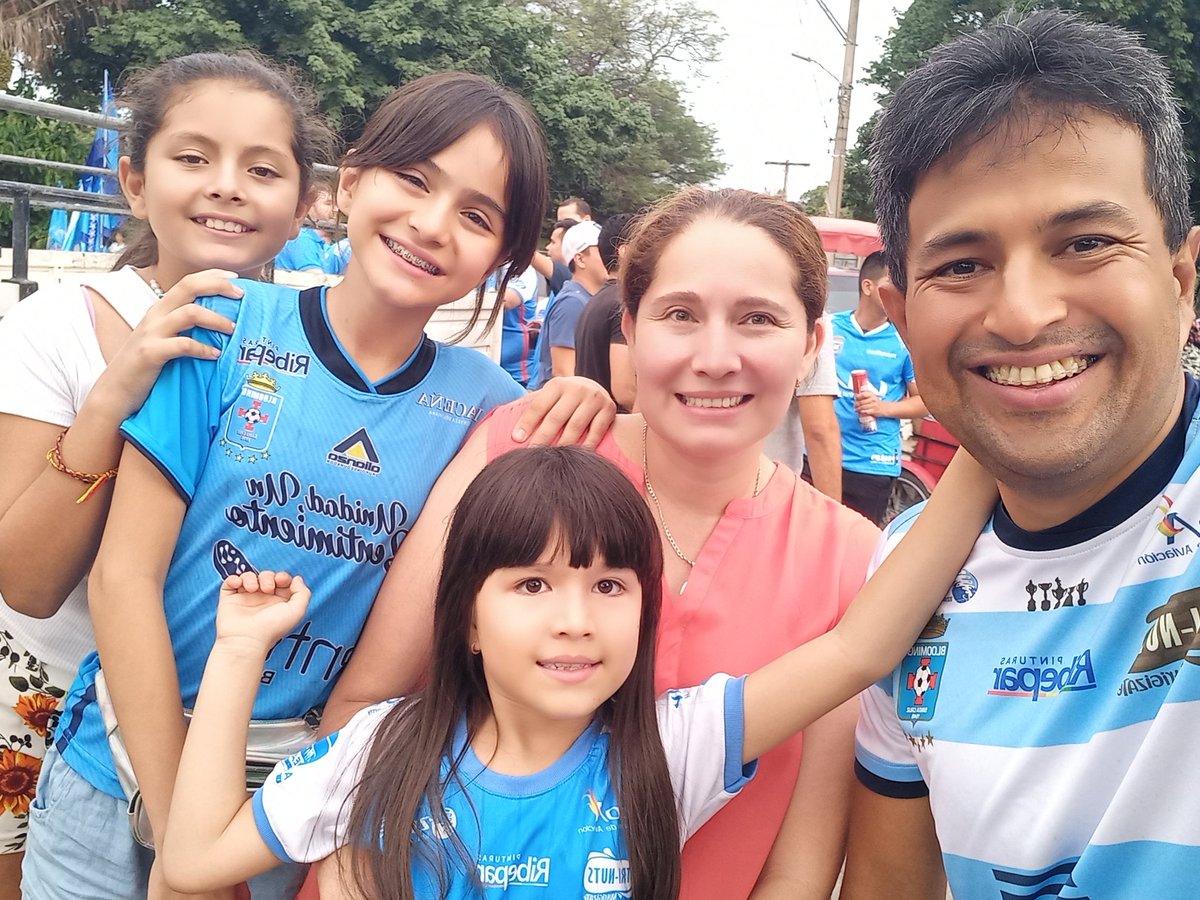 ElBluminista's tweet photo. Día del hincha Bluminista @BloomingOficial https://t.co/ZawaRASlSa