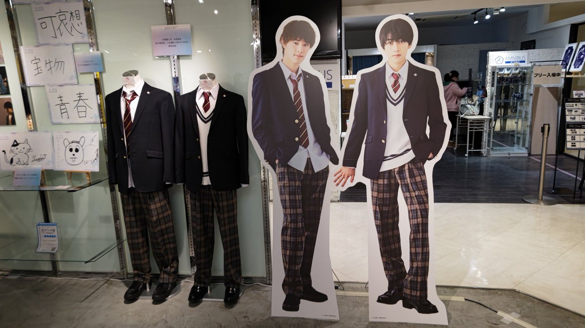 ドラマは見れてないけどポップアップストアは行ってきた。
でもグッズはほとんど売り切れ…
せっかく行ったのにな〜。