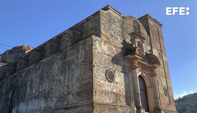 Una iglesia como una catedral que nunca fue terminada y que ahora es un centro social.

Por Fermín Cabanillas

efe.com/?p=1546695