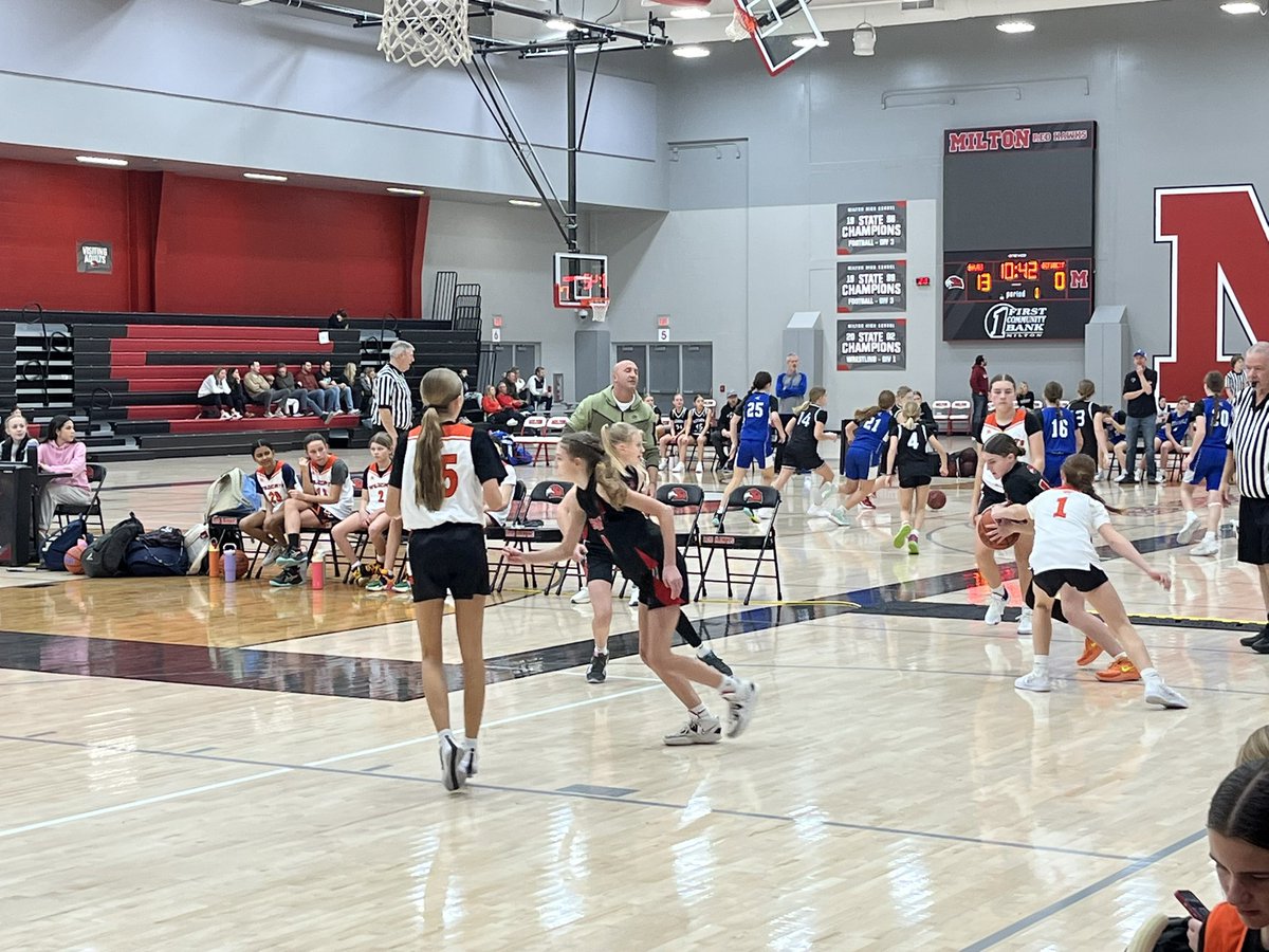 Day two of MYB host weekend for the BDL. 7th grade team Lederman in action. #FutureRedHawks