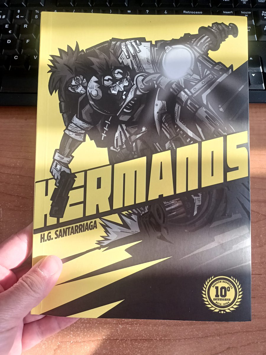 Mi primera inmersión en el mundo cyberpunk mexicano. HERMANOS, de <a href="/hgsantarriaga/">Santarriaga</a>