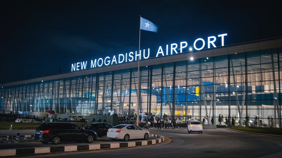 MowliidHaji's tweet photo. #EverydaySomalia: The construction of a new airport in Somalia's capital #Mogadishu is set to be inaugurated on December 19, 2024.
The new airport will significantly improve Somalia's aviation system and enhance air travel operations.
#Somalia #Mogadishu #Aviation #Development

(Image below is for illustration purposes)