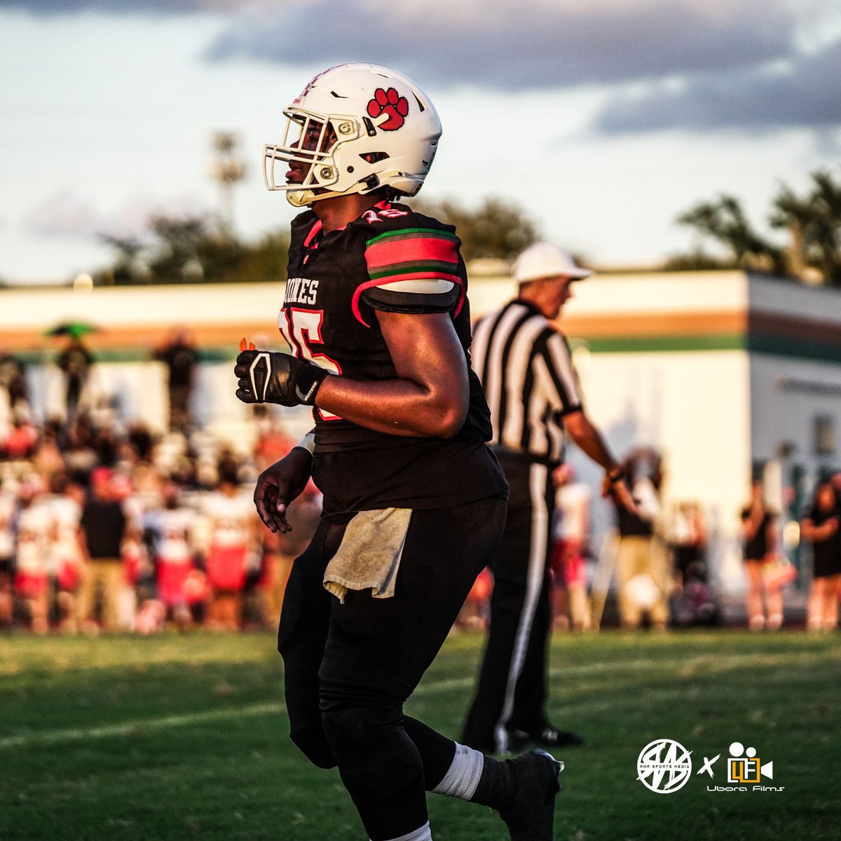 Kaleb__75's tweet image. 0 sacks given up C/G
RB with 1700+ Rushing Yards &amp;amp; 20+TDS @Thereal4nyquil 
QB with 400+ Rushing Yards 3000+ Passing yards &amp;amp; 30+ TOT TDS @DereonColemanQB @coreybrown352 @NYPayne58 @LivieJustin @77PHATS @JonesHSFootball