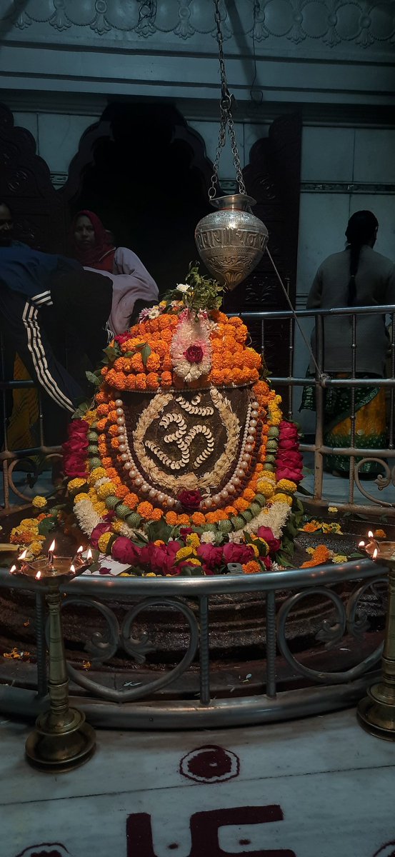 ash_almost's tweet image. # धन धन भोलेनाथ बॉंट दिये,तीन लोक इक पल भर में ,ऐसे दीनदयाल मेरे दाता,भरे खजाना पल भर में ॥

#fullmoonrituals #rajrajeshwar
#goodvibesonly #jointhetribe