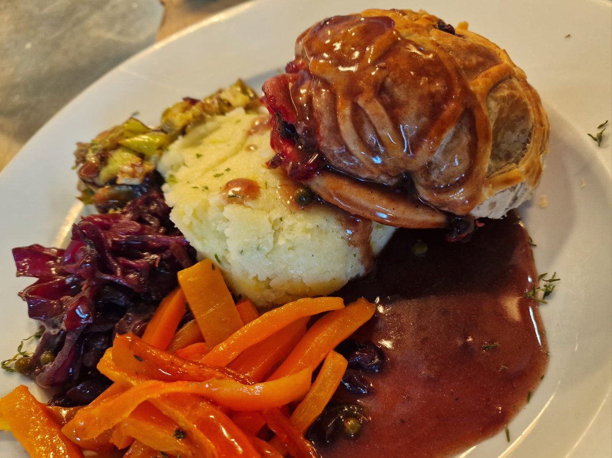 thebugfarmUK's tweet photo. ⭐️"The best roast I have tasted in my life"⭐️ - review of @grub_kitchen winter warmer menu 😊. Back on next weekend for a pre-Christmas treat 🎁.

~Puy lentil, wild mushroom and chestnut Wellington with buckwheat crepes and puff pastry.

#GrubKitchen #TheBugFarm https://t.co/4MdUTfqvop