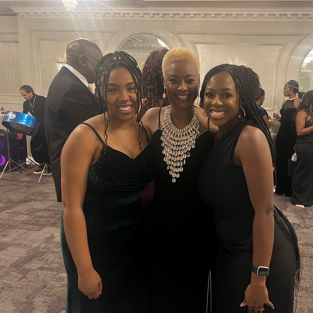 MelaninMedics's tweet photo. We were honoured to have attended the
BCDD Black Excellence Gala! It was a great time interacting with new and familiar faces, sharing the work of Melanin Medics and celebrating the success of the BCDD!
Thank you to @BCDDAssociation for inviting us!
#BCDD #MelaninMedics https://t.co/2zcbEgHW1B