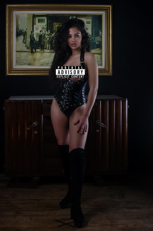 alpATbentbox's tweet photo. This is exciting! More dollars in :) Dom shoot with Them_a_r_i_a https://t.co/LS91ofXB1l https://t.co/qGuVpgjdaE