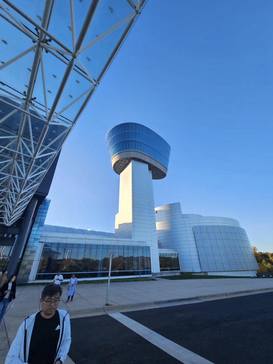 STARFURYONE's tweet photo. @airandspace Happy Birthday #space #starfura @STARFURA1 @starfurians https://t.co/NiVr2vdTaQ