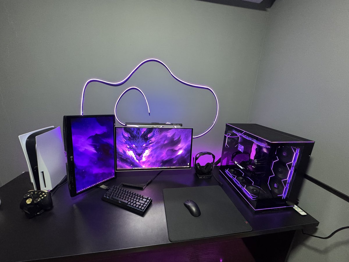 brunosalvate's tweet photo. #SETUPLOCKGAMER
-gabinete lian li o11d rgb;
-ryzen 5 5600x;
-placa mãe msi b550;
-rtx 3070ti;
-fonte cooler master 1200w;
-32gb t-force rbg 3600mhz;
-watercooler asus rog ryujin 2 360mm;
-3 tb ssd nvme.
Mouse razer viper v3 pro;
Iyx mu68 pro;
Samsung odyssei g6 oled 360hz. https://t.co/19w8PfXR4j