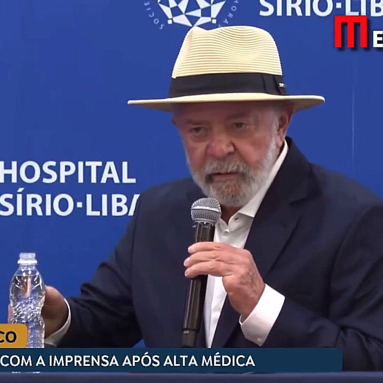 Steve_Banannon's tweet photo. Eu odeio igualmente o Petismo e o
Bolsonarismo, mas não dá pra ignorar a diferença de postura de Lula e Bolsonaro. 

Lula após hemorragia cerebral e três cirurgias no cérebro no espaço de uma semana

X 

Bolsonaro após comer camarão rápido demais https://t.co/dXpix3RX7Q