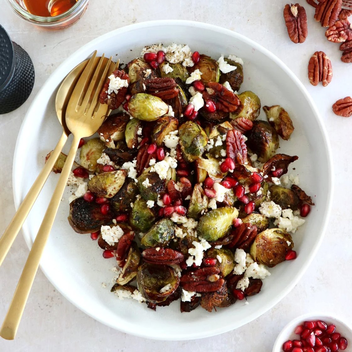 wellnessTV4u's tweet image. Maple Balsamic #BrusselsSprouts w/Pomegranate | #delscookingtwist 🌱❤️

This recipe truly shines as a #holidayside dish. Enjoy this dish straight from the oven or elevate it to a salad with spring greens + pears!
 🌿🎄👉️ tinyurl.com/4fykch3h #amazebowls

#wellnesstv4u