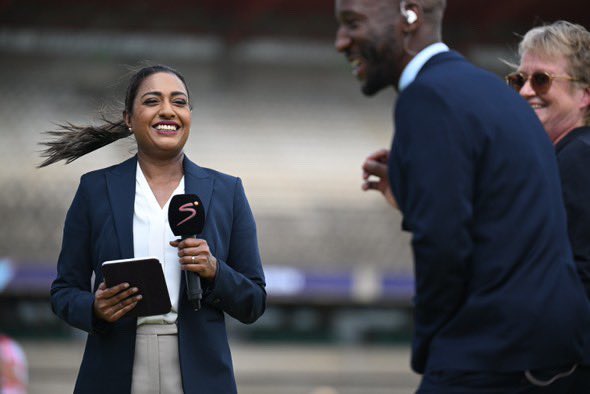 KassNaidoo's tweet photo. Bloemfontein nearly blew me away today 😂

What a privilege to anchor the SA vs ENG women’s Test at Mangaung Oval!

England dominated for most part, but SA fought back—day two is set to be thrilling!

More women’s Tests, please 🚨
 
📸 Johan Rynners https://t.co/UKU9a2jDrj