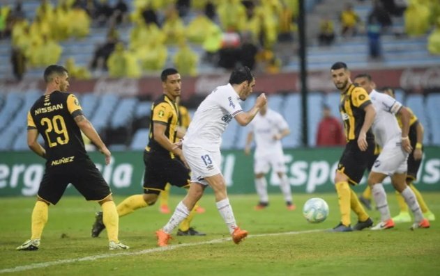 ⭐️2️⃣𝓕𝓲𝓷𝓪𝓵𝓮𝓼 𝓮𝓷 4️⃣ 𝓭𝓲𝓪𝓼 ⭐️

🗓 15/12/2019

<a href="/Nacional/">Nacional</a> derrotó 1️⃣-0️⃣ a Peñarol y se consagró 🏆 Campeón Uruguayo 2019 🇺🇾

🏟 Centenario

⚽️ <a href="/MatuZunino/">Matu Zunino</a>

✅🏆🏆⚔️ De la mano del “Guti” el Decano lograba la 3️⃣° final clásica del año y las 2️⃣ finales en 4️⃣ días