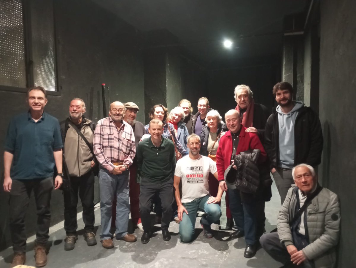 NuriaSuarez_R0's tweet photo. El acto "Arte 🎨 y Astronomía 🪐" de la sección de ciencia del Foro de la Cultura de @RecortesCero ha sido interesante y sorprendente. 
 Gracias a José Antonio Caballero de @C_Astrobiologia y felicidades a @ErnestoMNL 
Seguiremos 💪 https://t.co/Us3CzmX4Gz