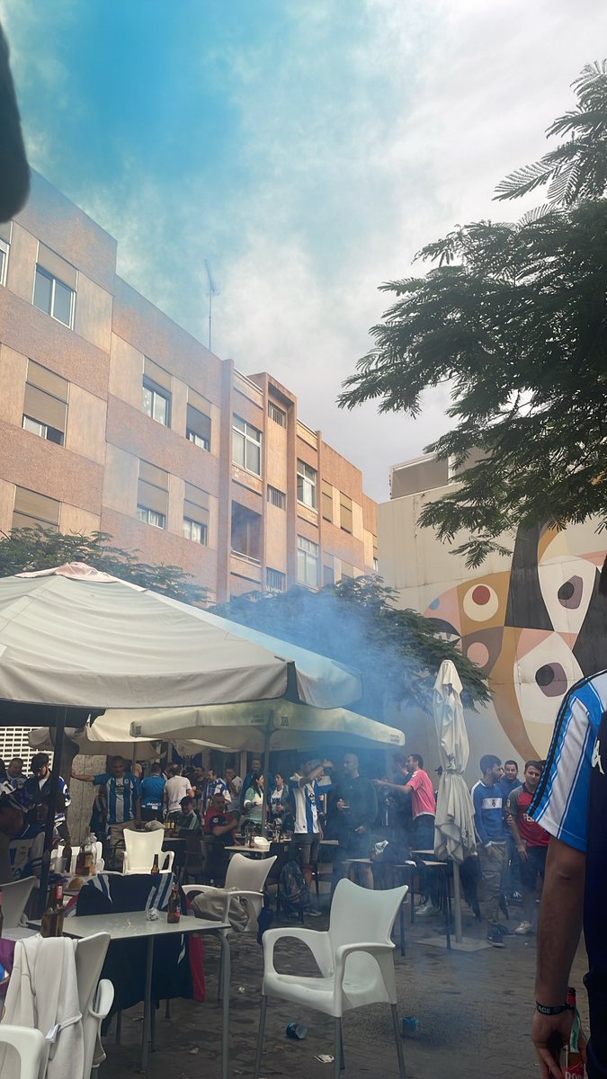 andrestasend8's tweet photo. sois una panda de hijos de puta, devolvednos el dinero @rfef @RCDeportivo @CabildoTenerife https://t.co/UyrvzUc45L