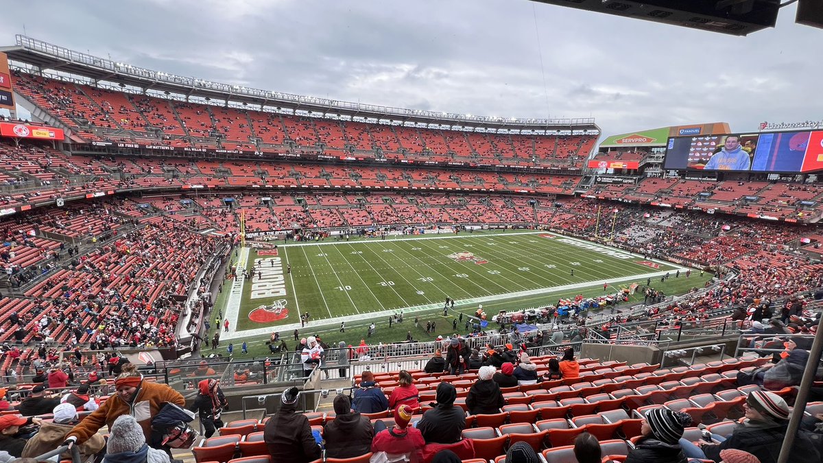 TaylorK_KMBC's tweet photo. 25 minutes to kickoff in Cleveland…

Where is everybody?
#browns #chiefs https://t.co/BCVYhc4obV
