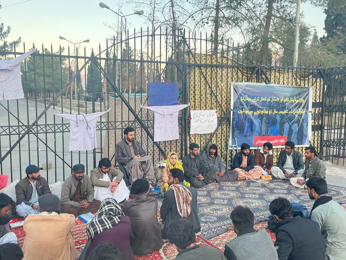 sheraz_ali4's tweet photo. BYC Central Organiser Dr. Mahrang Baloch and Central Committee member Bibagar Baloch visited the BMC sit-in protest camp on its 19th day, standing in solidarity with students resisting militarisation and injustice.
#SaveBMC
#RestoreBMC
#StopMilitarisation
#SaveBalochStudents https://t.co/PitQ4Q8SbV
