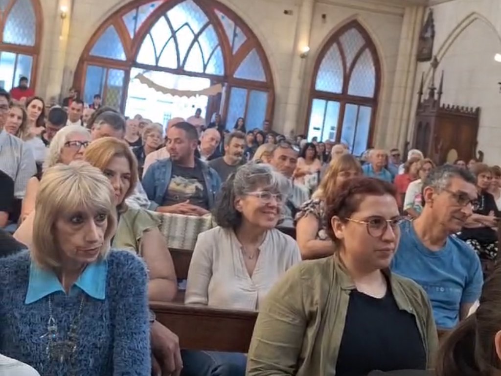 CultoLomas's tweet photo. 🎶 Se realizó el Concierto Solidario Misa Criolla en la Parroquia San Francisco de Asís de Llavallol, en honor a la Solemnidad de la Inmaculada Concepción de María.💒 https://t.co/Dom0MEjtDK
