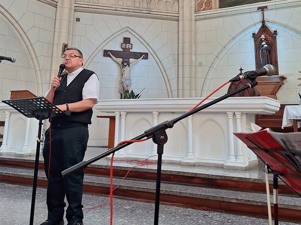 CultoLomas's tweet photo. 🎶 Se realizó el Concierto Solidario Misa Criolla en la Parroquia San Francisco de Asís de Llavallol, en honor a la Solemnidad de la Inmaculada Concepción de María.💒 https://t.co/Dom0MEjtDK