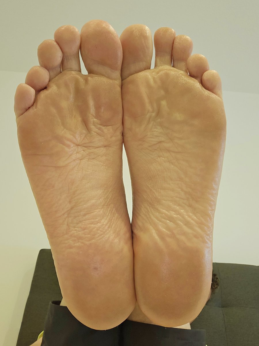 FeetFet_Partner's tweet photo. 37 M (Hetro) looking for a Female life partner (DINK lifestyle) into male feet x #solesfetish #malesoles #solesinyourface #malefeet #fetishdating https://t.co/NwKFI6tZg1