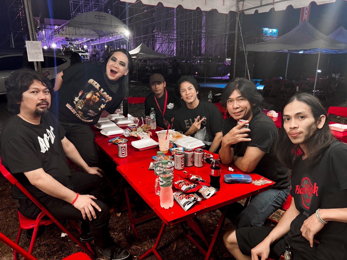 TeddyEiffel's tweet photo. #sekloso ขอบคุณ #RINMAFEST7 ดีใจได้เจอน้องๆ #POTATOband #slotmachinerock #20thslotmachinerock #คอนSlotMachineสักครั้งในชีวิต 15/12/2024 https://t.co/njP6ofQYvd