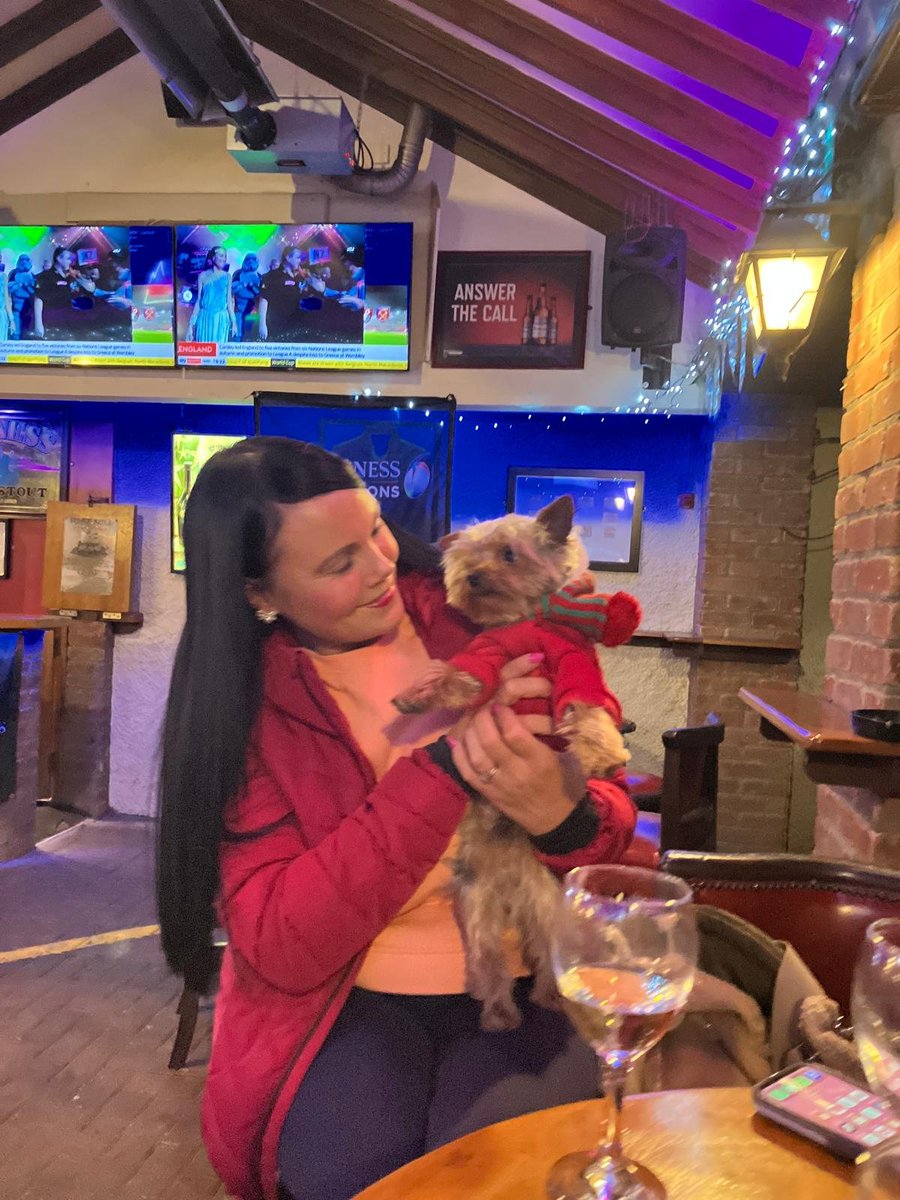 Its that time of year for the woeful Christmas jumpers🎄😄
We all got kitted out including little Rocky the dog profiling a classic Santa Paws festive outfit 🐶