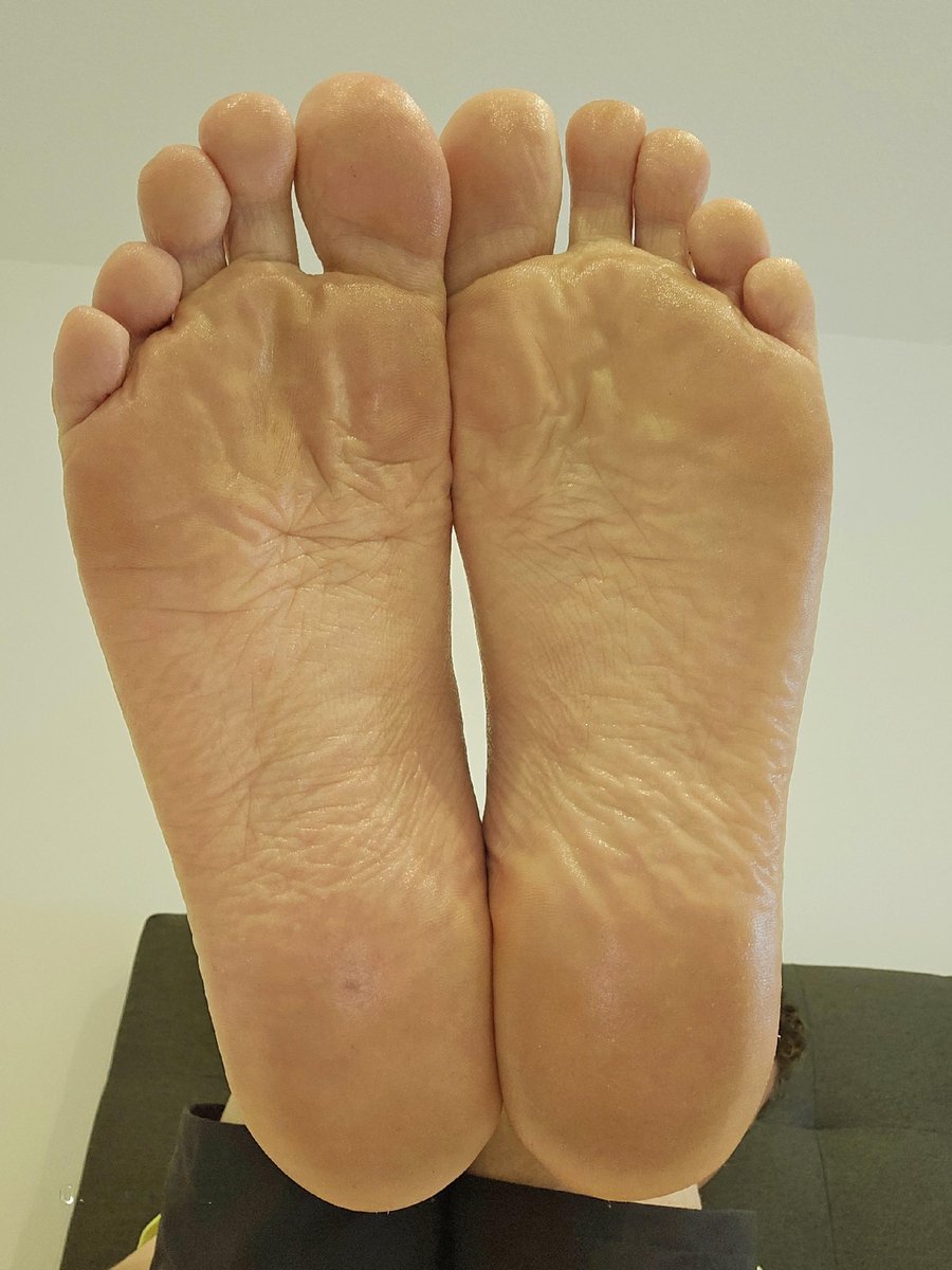 FeetFet_Partner's tweet photo. 37 M (Hetro) looking for a Female life partner (DINK lifestyle) into male feet x #solesfetish #malesoles #solesinyourface #malefeet #fetishdating #feetfinder https://t.co/1AfB8AZwbJ