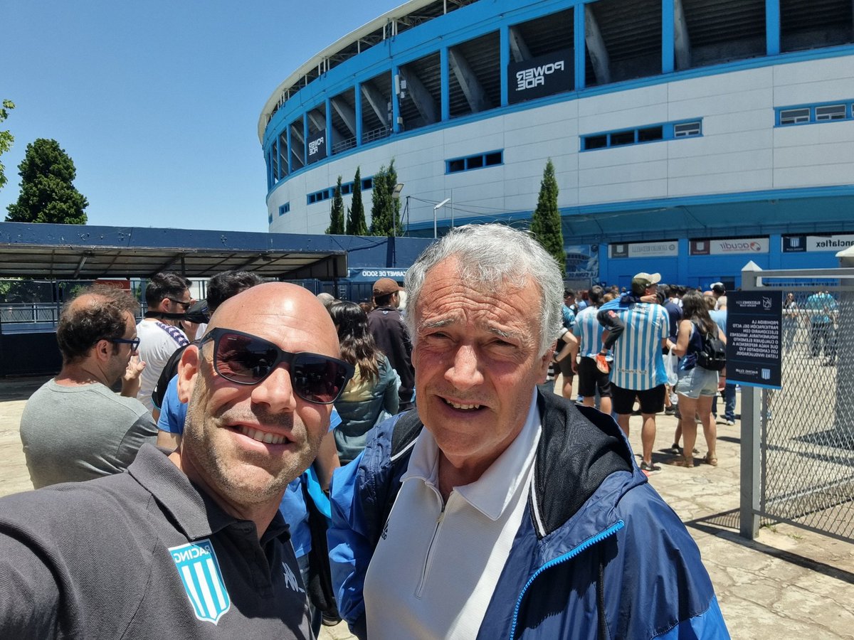 LJN79's tweet photo. Votando, como siempre. Que lindo es Racing https://t.co/VfCtZF14DH