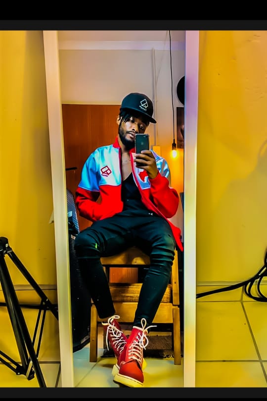 tana_apparel's tweet photo. Two-tone red and white designer jacket #ItNeverStops #Luxury #Resilience #TanaHouse #TanaEmpire https://t.co/tYyOkehC6h