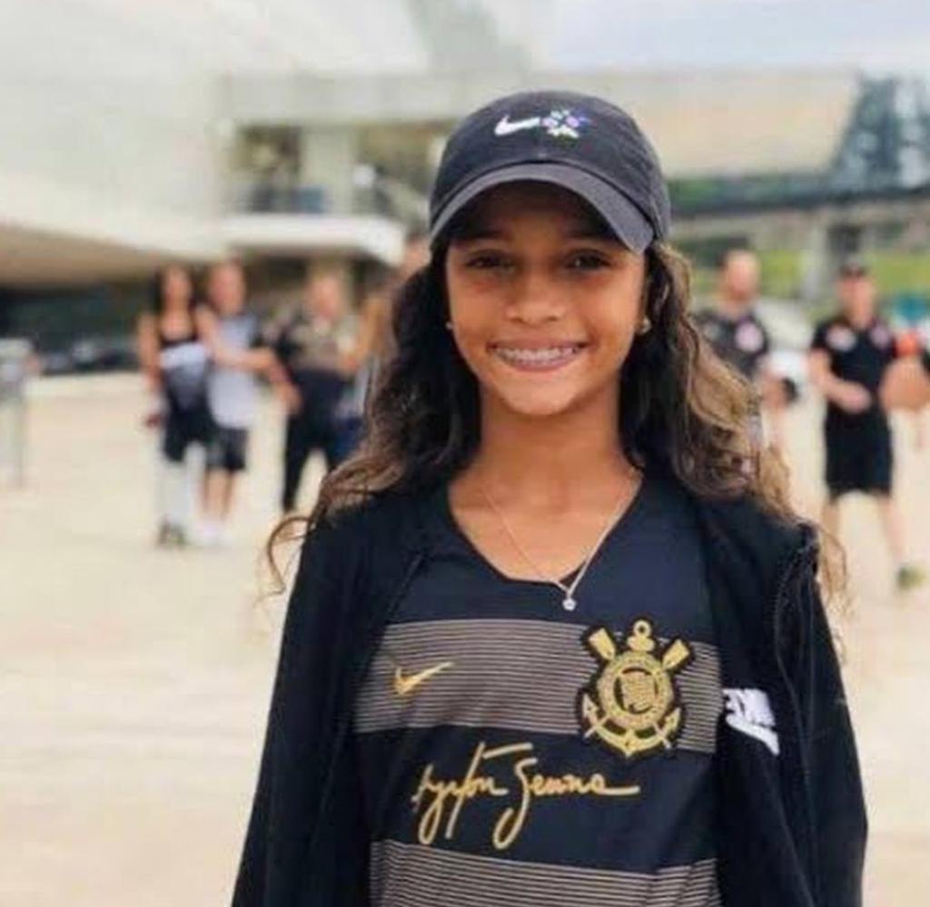 Vessoni's tweet photo. Rayssa Leal tornou-se a primeira tricampeã do mundo no skate street...
... e comemorou no estilo @Memphis
#Rayssa #Corinthians #Memphis https://t.co/PMslNkX4JO