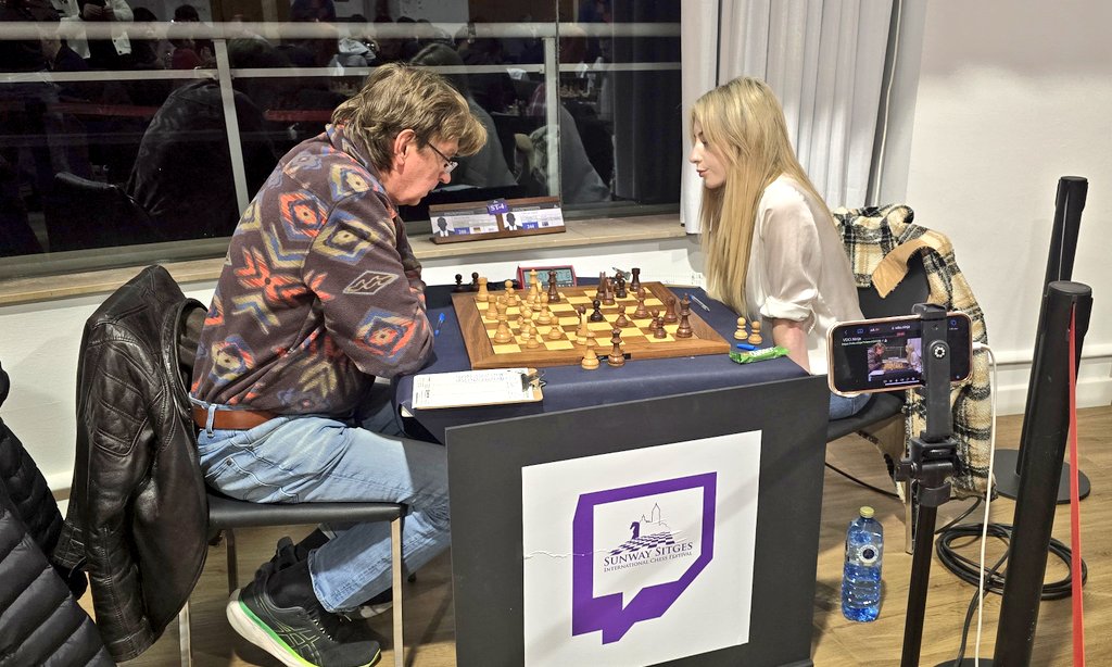 Some players are streaming their games every day live from Sitges. You can follow them in their Twitch channels:
- m.twitch.tv/hannahsayce
- m.twitch.tv/julesgambit
- m.twitch.tv/lilekoridze
- ...
How will they do in today's 4th round? Don't hesitate to share your support!