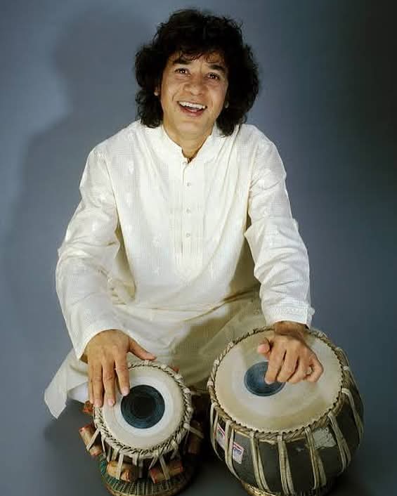 aimankalyan's tweet photo. Very Difficult to believe that He is no more😢
"Om Shanti"
#zakirhussain https://t.co/EWEJGyIYc2
