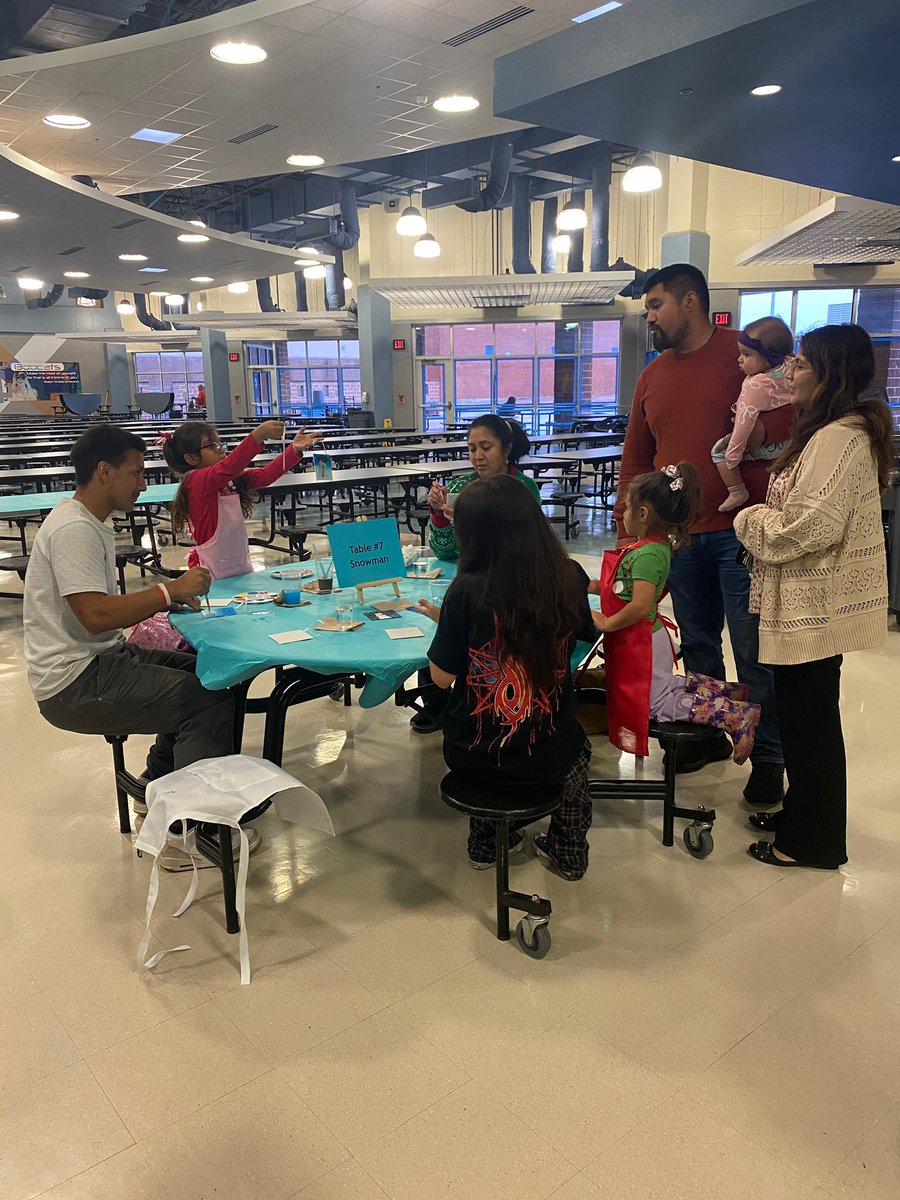 SSAISDssahs's tweet photo. South San Antonio High School AP Art students worked with district elementary TAG students to create a fun and creative holiday art project at The Advanced Academics Night! #PawsUp https://t.co/SVqZ38AtVL